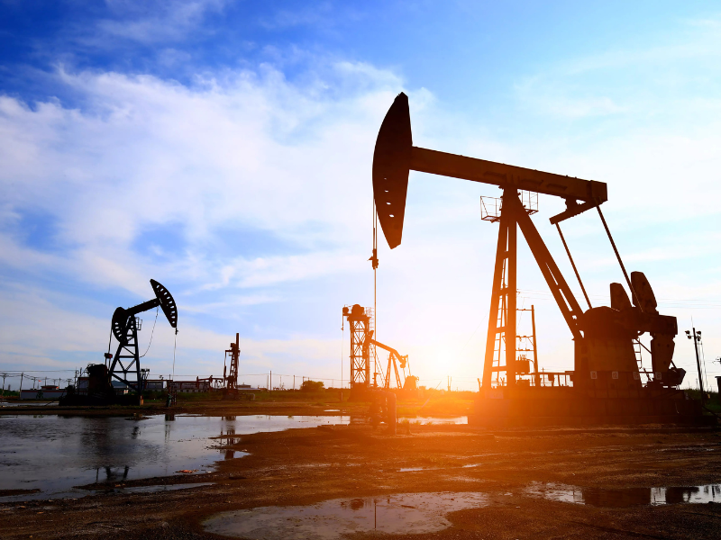 Đồng USD Mạnh V&agrave; Dự B&aacute;o Dư Cung Từ IEA Khiến Thị Trường Năng Lượng Ch&igrave;m Trong Sắc Đỏ