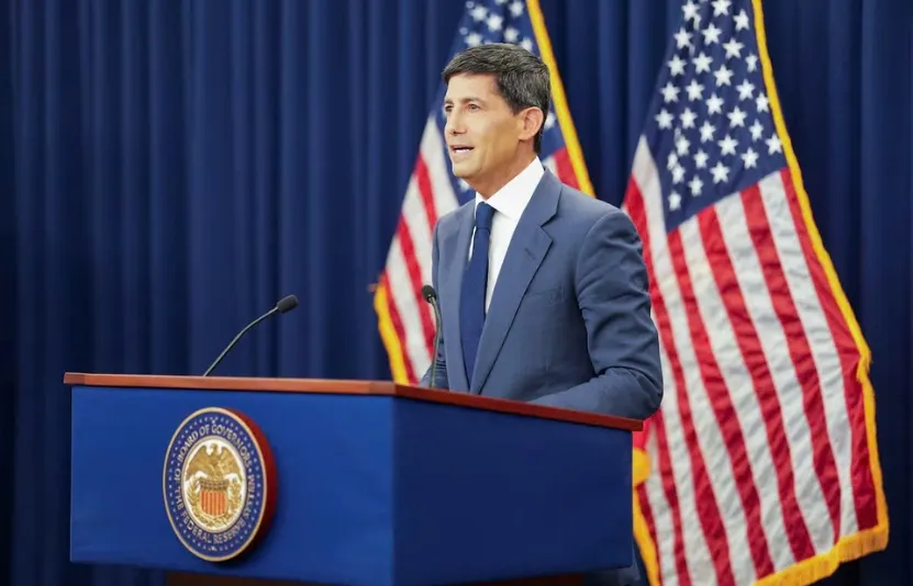 Fed giữ nguy&ecirc;n l&atilde;i suất trong cuộc họp đầu ti&ecirc;n dưới thời Kevin Warsh
