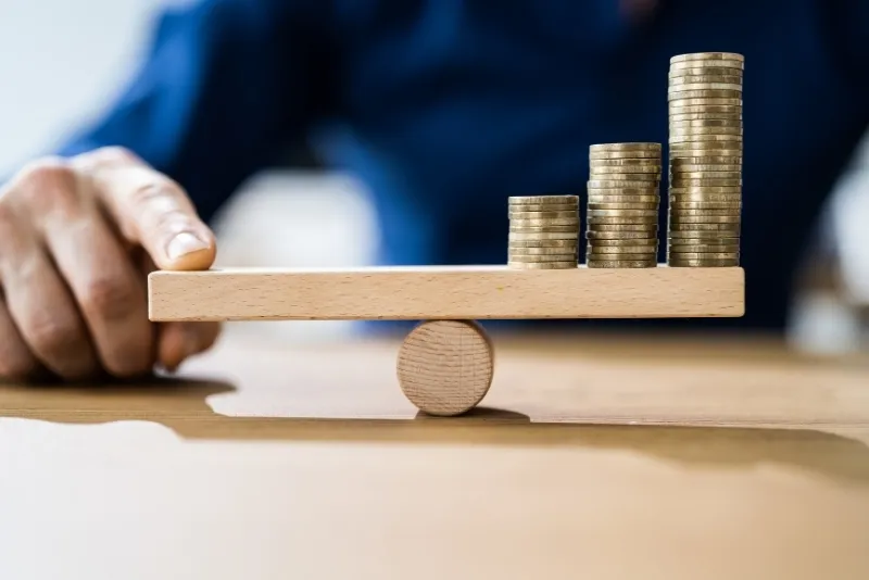 Đ&ograve;n bẩy t&agrave;i ch&iacute;nh l&agrave; g&igrave;? C&aacute;ch hoạt động, ph&acirc;n loại v&agrave; quản l&yacute; rủi ro hiệu quả
