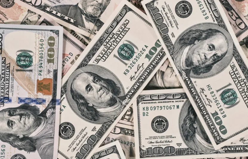 Đồng USD tăng l&ecirc;n mức cao nhất 13 th&aacute;ng