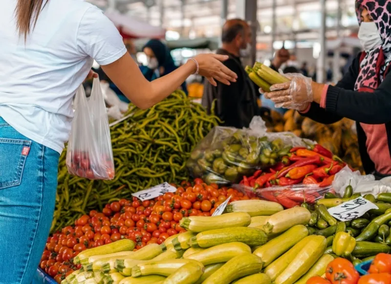 Hàng hóa (Commodity) là sản phẩm của lao động có khả năng đáp ứng nhu cầu của con người thông qua hoạt động trao đổi hoặc mua bán trên thị trường.