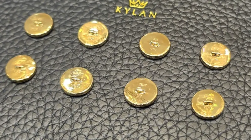 Khuy cài áo bằng vàng Ý
