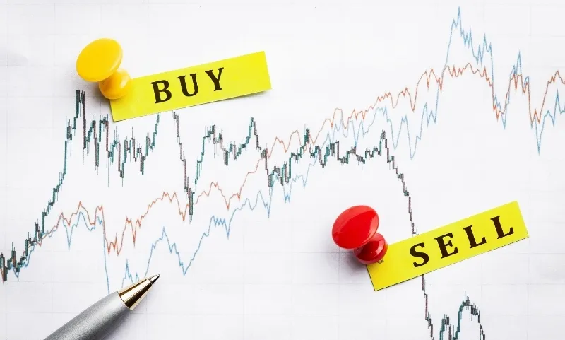 Khi tham gia giao dịch CFD, nh&agrave; đầu tư sẽ lựa chọn mở vị thế mua hoặc b&aacute;n t&ugrave;y theo dự đo&aacute;n xu hướng gi&aacute; của t&agrave;i sản.