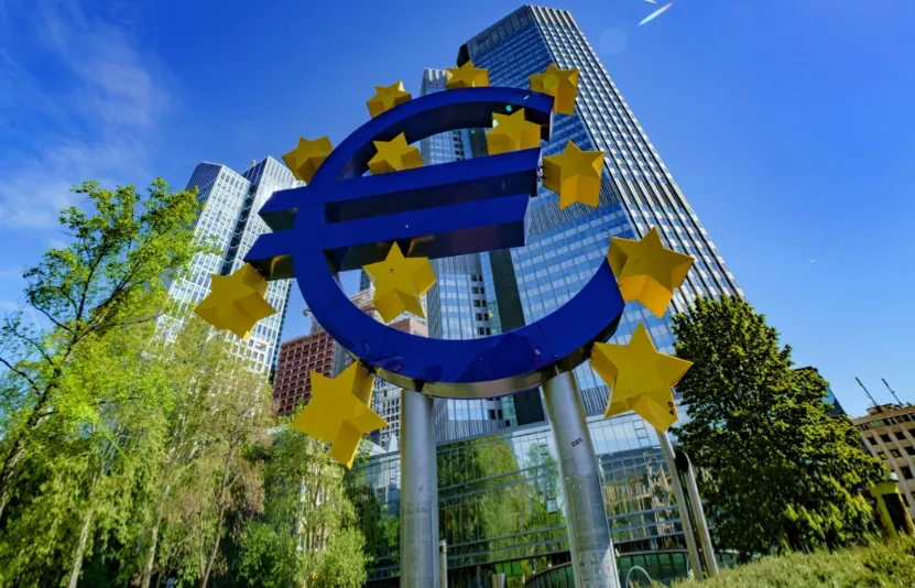 ECB tăng lãi suất lần đầu sau gần 3 năm