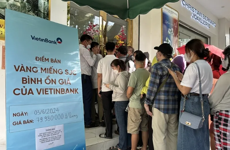 Một số ngân hàng lớn như Vietcombank, VietinBank, BIDV,... hiện cũng tham gia phân phối vàng SJC, giúp khách hàng yên tâm hơn về chất lượng sản phẩm.