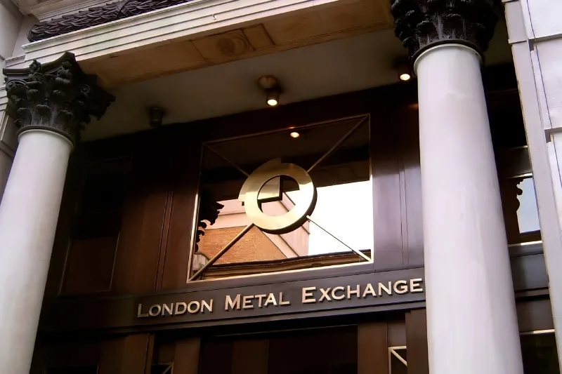 s&agrave;n giao dịch kim loại LME