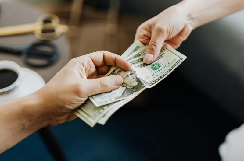 Thanh toán là gì? Phân biệt thanh toán tiền mặt và giao nhận vật chất trong hàng hóa phái sinh