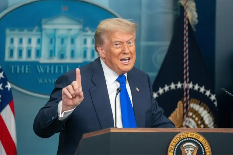Donald Trump cảnh b&aacute;o cứng rắn với Iran nếu tiếp tục tấn c&ocirc;ng t&agrave;u Mỹ