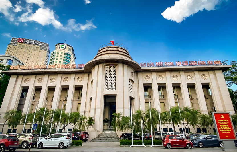Ng&acirc;n h&agrave;ng Nh&agrave; nước tăng bơm vốn tr&ecirc;n thị trường mở, l&atilde;i suất li&ecirc;n ng&acirc;n h&agrave;ng bật tăng