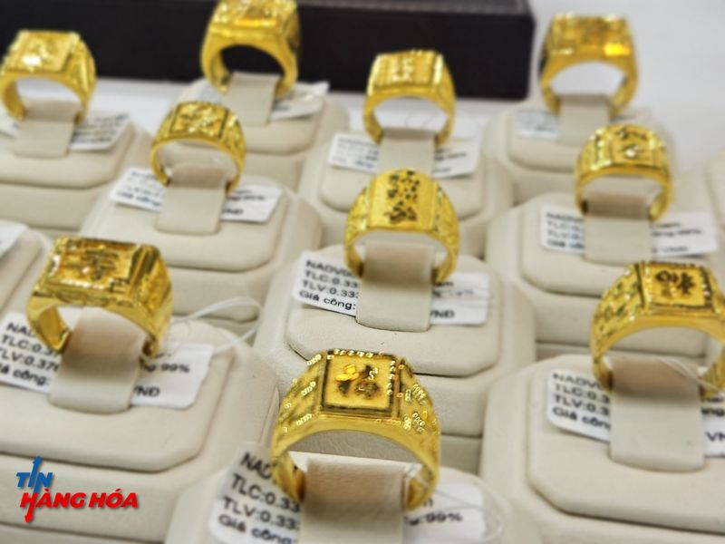 Cổ phiếu v&agrave;ng thắp s&aacute;ng thị trường chứng kho&aacute;n