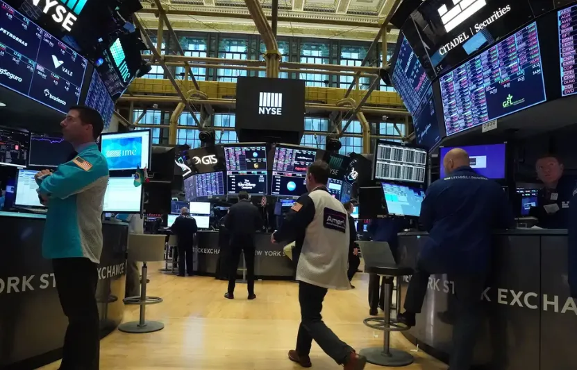 Nasdaq v&agrave; S&P500 tăng, Dow Jones giảm nhẹ