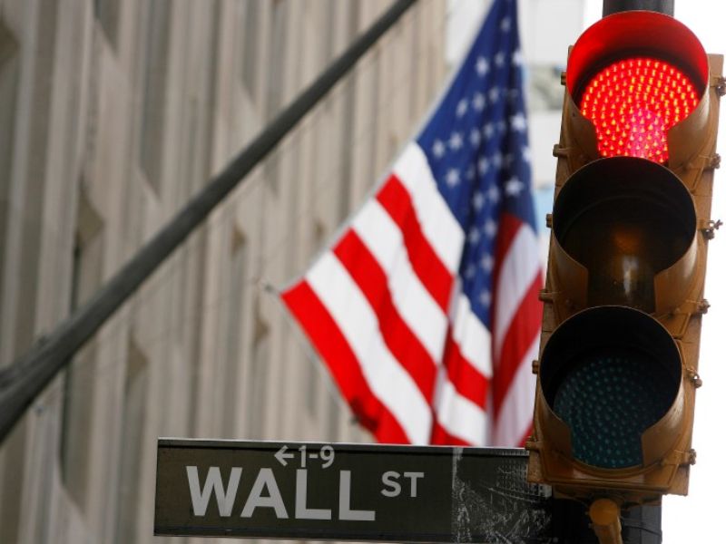 S&oacute;ng gi&oacute; bao tr&ugrave;m thị trường tương lai Mỹ