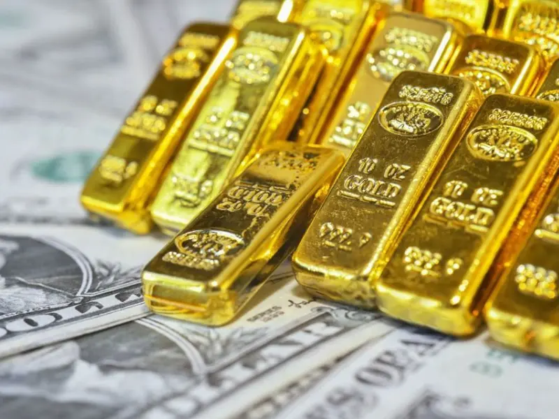 Giá vàng thế giới lao dốc khi USD tăng mạnh và thị trường chờ tín hiệu từ FED