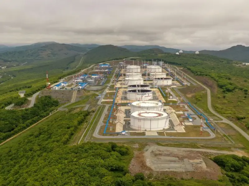 Giá dầu lao dốc hơn 3% trong tuần, OPEC+ trì hoãn họp chính sách