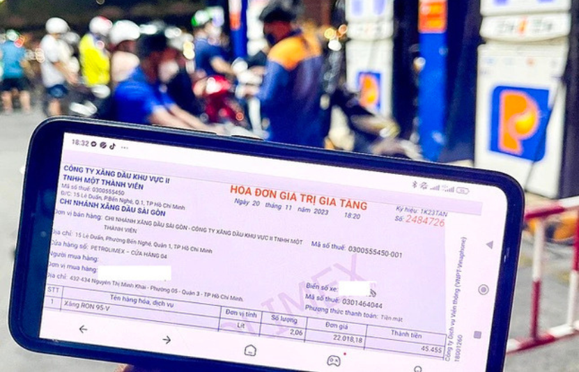 Siết chặt quản l&yacute; b&aacute;n lẻ xăng dầu: H&oacute;a đơn điện tử trở th&agrave;nh &ldquo;tấm v&eacute; th&ocirc;ng h&agrave;nh&rdquo;