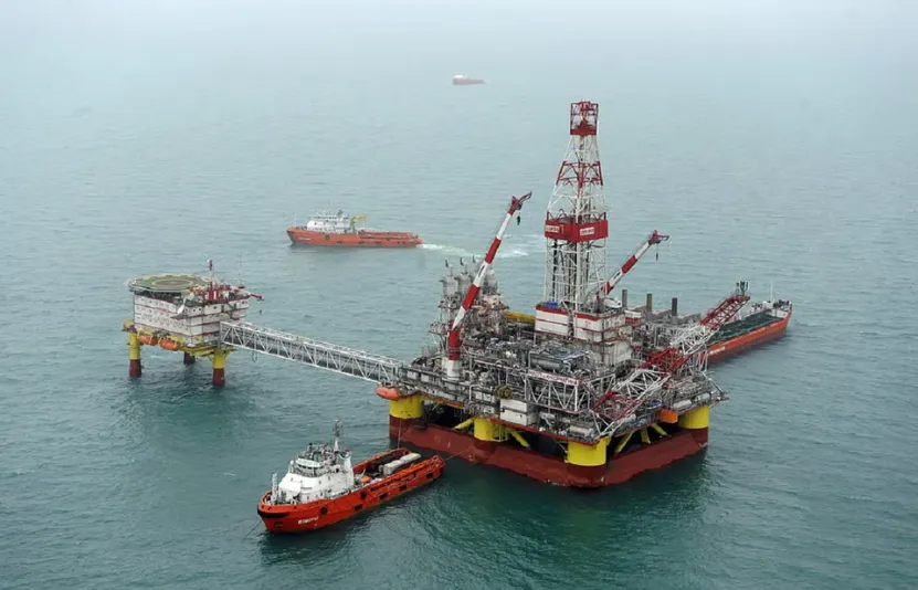 Mỹ cấm vận l&ecirc;n dầu kh&iacute; Nga