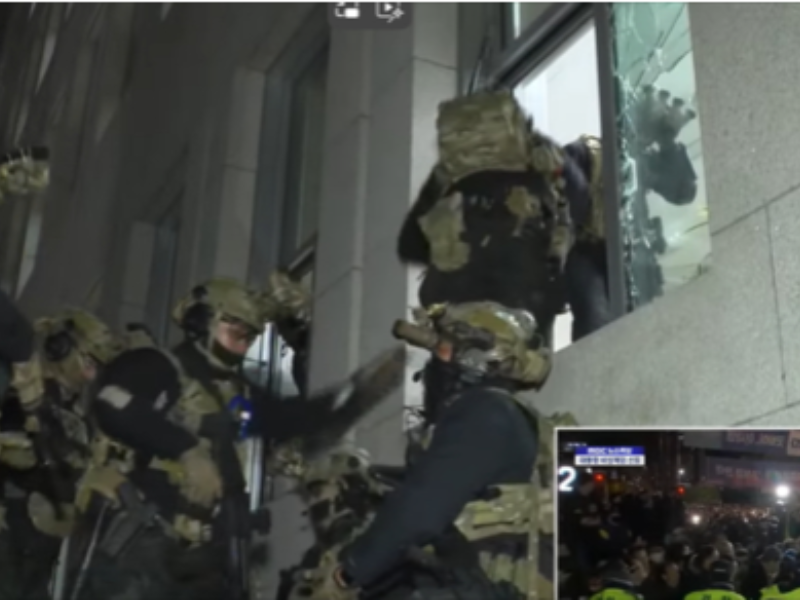 Một đ&ecirc;m kh&ocirc;ng ngủ: Thiết qu&acirc;n luật v&agrave; bước ngoặt ch&iacute;nh trị tại H&agrave;n Quốc