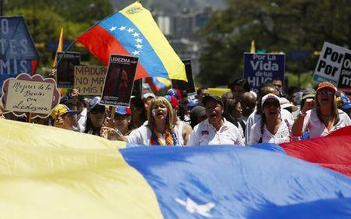 Người d&acirc;n Venezuela trước căng thẳng với Mỹ