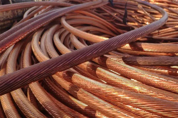 Giá kim loại tăng mạnh trên diện rộng, vượt ra ngoài vàng và bạc