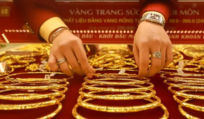 Giá vàng 17/6: Đồng loạt vượt mốc 151 triệu đồng/lượng, thế giới đi ngang tích lũy sau cú lội ngược dòng