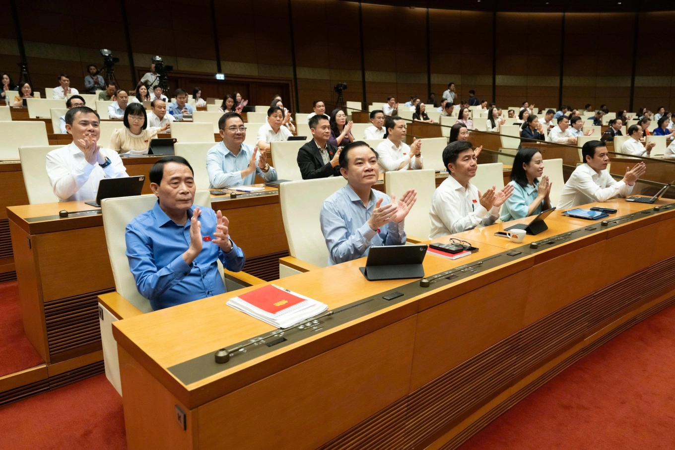 Quốc hội thông qua giảm thuế xăng dầu về 0 đến hết 30/6