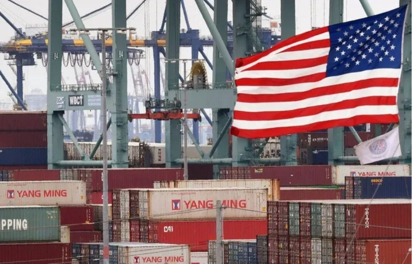 Bất chấp phán quyết của Tòa án Tối cao Hoa Kỳ, Donald Trump vẫn khẳng định quyền áp thuế mới