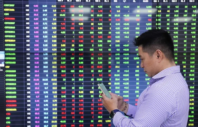 Phiên giao dịch đầy kịch tính: VN-Index kết thúc với kết quả bất ngờ, hai mã lập đỉnh mới