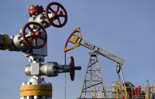 Giá dầu co giật mạnh vào đầu thứ 2 do lo ngại về nhu cầu yếu từ Trung Quốc nhưng chiến sự tại Trung Đông đang căng thẳng lại hơn bao giờ hết