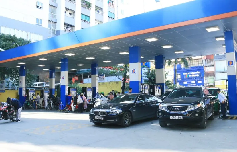 Giá xăng dầu trong nước điều chỉnh giảm ngày thứ hai liên tiếp