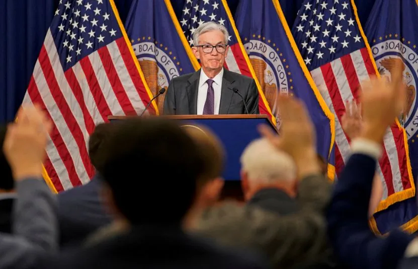 Fed giữ nguyên lãi suất, cảnh báo rủi ro cho cả tăng trưởng và lạm phát