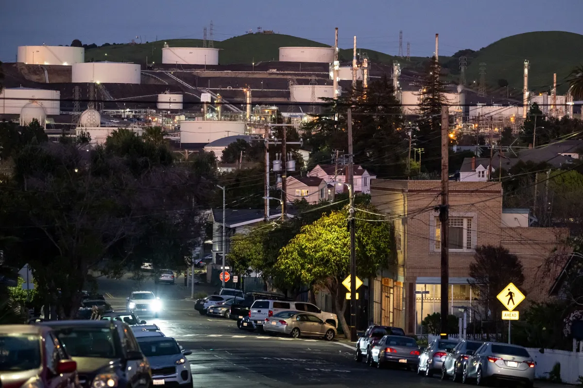 GIÁ DẦU TĂNG LÀM USD MẠNH LÊN KỲ VỌNG HẠ LÃI SUẤT SUY YẾU