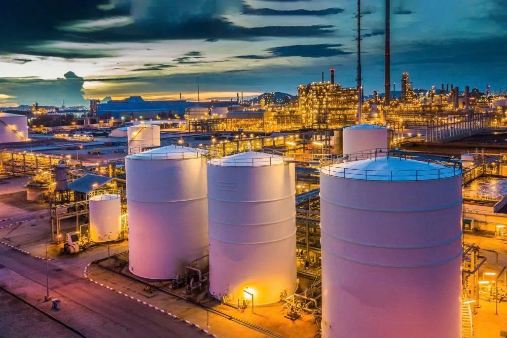 Giá dầu thô WTI giảm xuống còn 92 USD khi ông Trump chỉ trích những người phản đối thỏa thuận hạt nhân Iran.